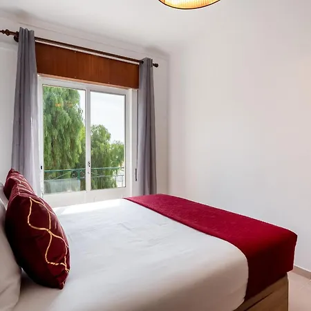 Cosy Riverside 2bdr In By Lovelystay