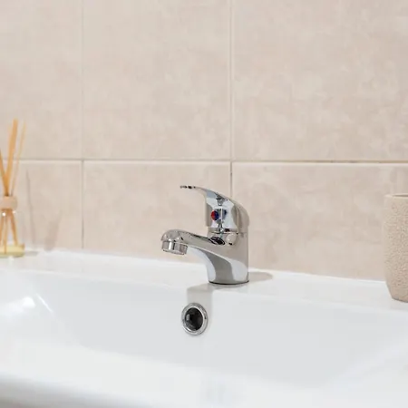 Apartman Cosy Riverside 2bdr In By Lovelystay