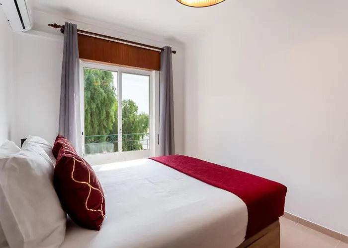 Cosy Riverside 2bdr In By Lovelystay
