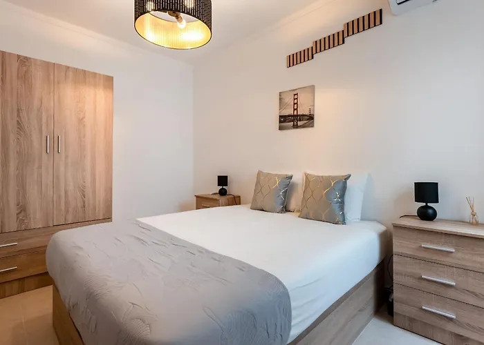 Cosy Riverside 2bdr In By Lovelystay Apartman