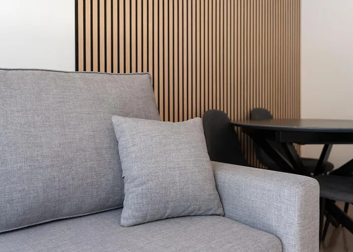Cosy Riverside 2bdr In By Lovelystay *