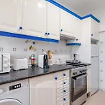 شقة Cosy Riverside 2bdr In By Lovelystay