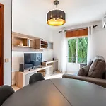 Cosy Riverside 2bdr In By Lovelystay شقة