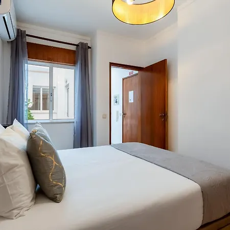 Cosy Riverside 2bdr In By Lovelystay
