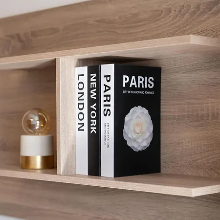 Cosy Riverside 2bdr In By Lovelystay تافيرا